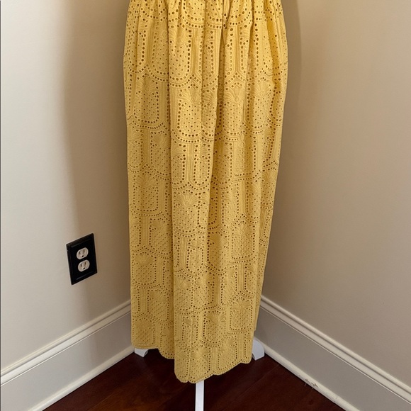 ADELYN RAE Elegant Yellow Lace Midi Dress - Picture 10 of 13